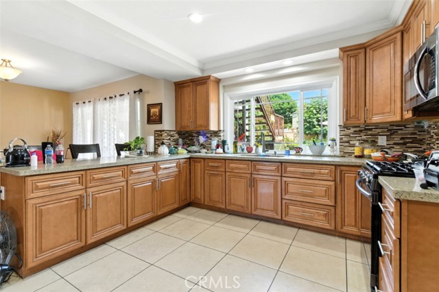 Detail Gallery Image 7 of 56 For 1241 Arbolita Dr, La Habra,  CA 90631 - 6 Beds | 4 Baths