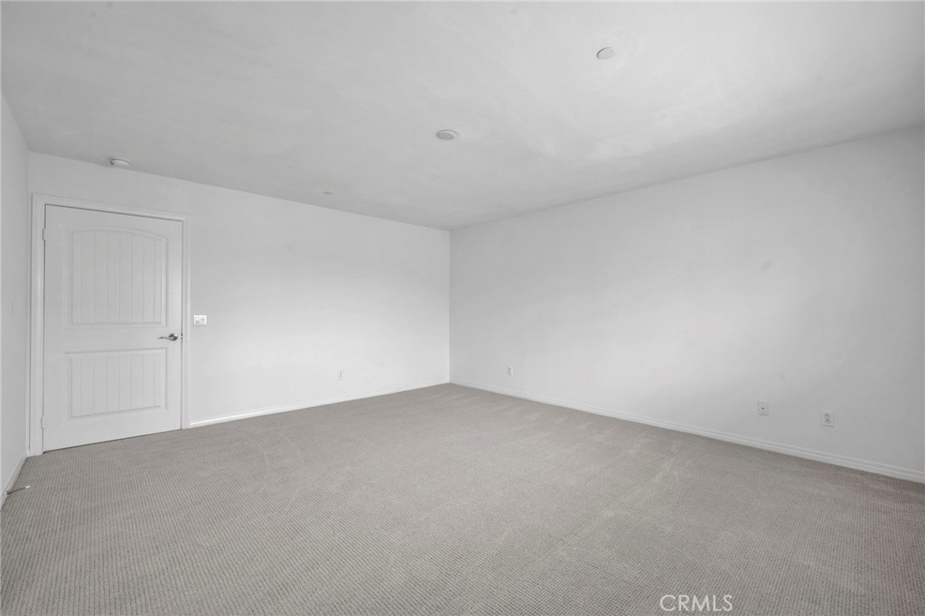 https://media.crmls.org/medias/0770082a-17c2-42b3-8b4a-ea8186682e60.jpg?preset=X-Large