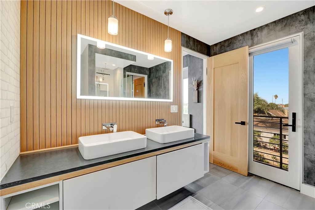 077087e4 F7c2 4377 A4fa 52a76b9f7b01