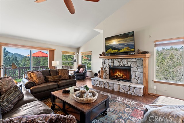 Detail Gallery Image 10 of 60 For 183 Chipmunk Dr, Lake Arrowhead,  CA 92391 - 6 Beds | 5/1 Baths