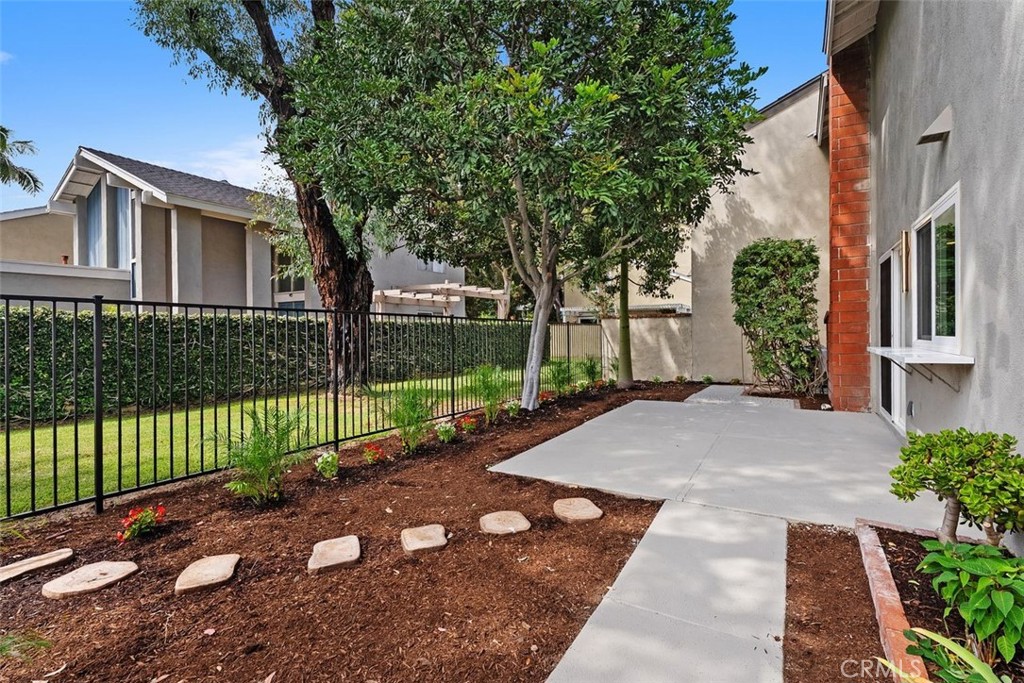 MLS #OC25225891 image #24