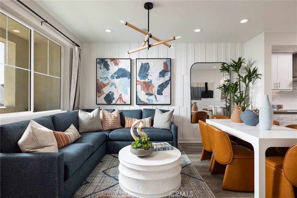 MLS #OC25223418 image #1