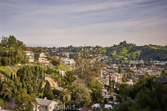 Detail Gallery Image 13 of 30 For 3761 Glenalbyn, Los Angeles,  CA 90065 - 3 Beds | 3 Baths