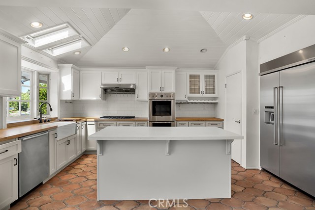 1575 La Venta Drive, Westlake Village CA: https://media.crmls.org/medias/0773bde2-68e9-4721-b437-3312caad31d1.jpg