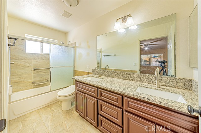 Detail Gallery Image 6 of 9 For 9163 8th Ave, Hesperia,  CA 92345 - 3 Beds | 2 Baths