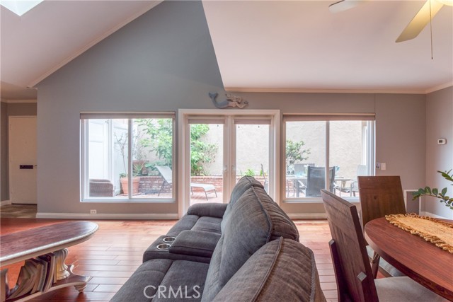 64 Seacrest Court, Long Beach CA: https://media.crmls.org/medias/07742ce7-1b74-4e75-b5f9-9aba2e8f4f45.jpg