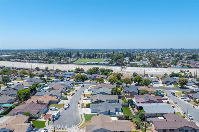 8381 E Blithedale Street, Long Beach CA: https://media.crmls.org/medias/0774d95d-472f-461c-a60f-8f771f034095.jpg