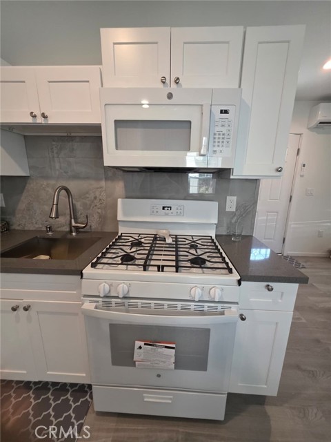 Detail Gallery Image 16 of 18 For 10401 Baird Ave, Porter Ranch,  CA 91326 - 1 Beds | 1 Baths