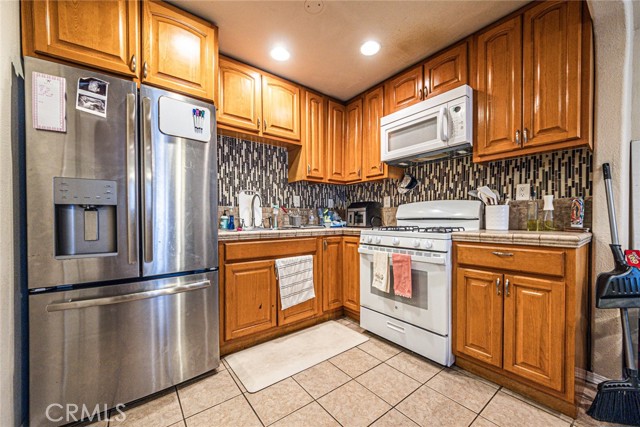 2525 S Cochran Avenue, Los Angeles CA: https://media.crmls.org/medias/07759f3f-90b9-4702-95b9-3630e1d25362.jpg