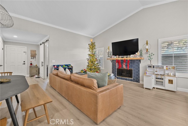 Detail Gallery Image 2 of 16 For 3415 Hawthorne, Corona,  CA 92881 - 3 Beds | 2 Baths