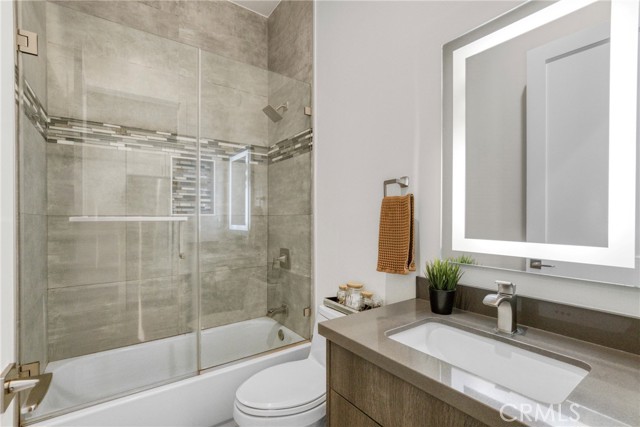 Detail Gallery Image 6 of 11 For 7302 Woodley, Van Nuys,  CA 91406 - 1 Beds | 1 Baths