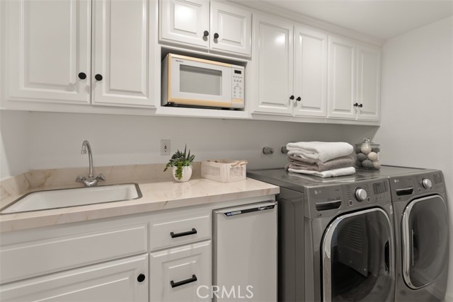 16201 Santa Barbara Lane, Huntington Beach CA: https://media.crmls.org/medias/077744a2-454a-412c-a15b-0cb7fff41410.jpg