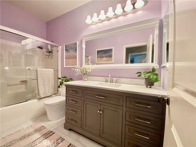 Detail Gallery Image 14 of 31 For 23420 Waterway Ln #15,  Valencia,  CA 91355 - 3 Beds | 2/1 Baths
