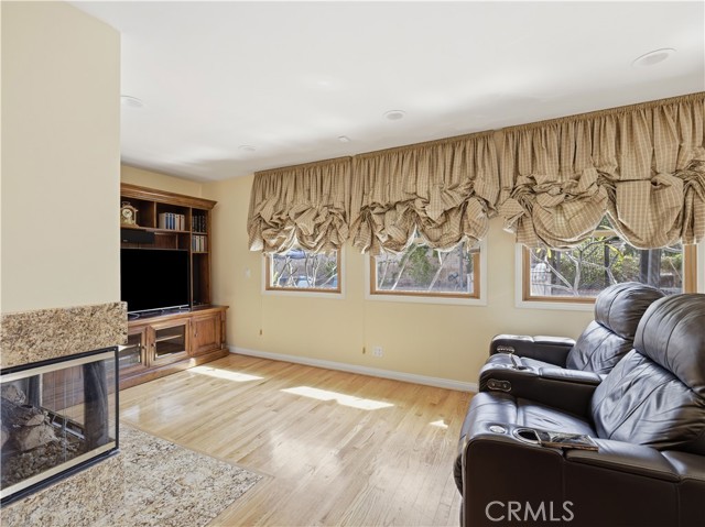 Detail Gallery Image 4 of 12 For 11614 Ostrom, Granada Hills,  CA 91344 - 4 Beds | 2 Baths