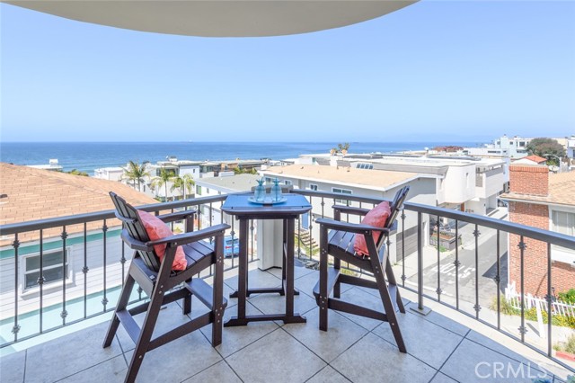 Detail Gallery Image 32 of 53 For 216 23rd St, Manhattan Beach,  CA 90266 - 4 Beds | 3 Baths