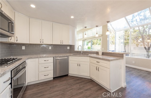 Detail Gallery Image 14 of 30 For 29 Almeria, Irvine,  CA 92614 - 4 Beds | 3 Baths