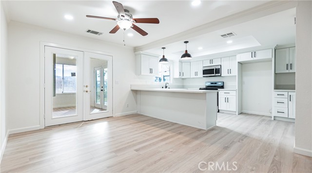 Detail Gallery Image 6 of 49 For 9515 Juniper, Apple Valley,  CA 92308 - 6 Beds | 4/1 Baths