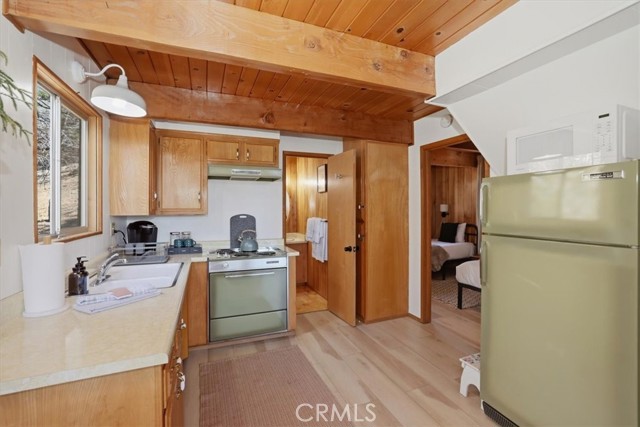 Detail Gallery Image 12 of 40 For 1146 Ridge, Fawnskin,  CA 92333 - 2 Beds | 1 Baths