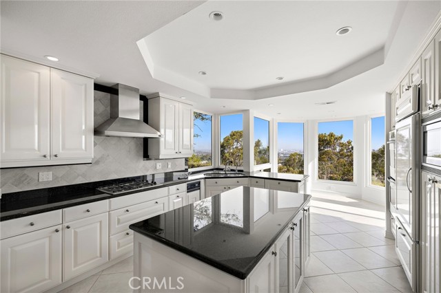 31 Saint Tropez, Newport Beach CA: https://media.crmls.org/medias/077b23be-223f-4a08-8175-a1be2784ec8a.jpg