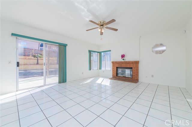 Detail Gallery Image 7 of 26 For 13100 Palisade, Moreno Valley,  CA 92553 - 4 Beds | 3 Baths