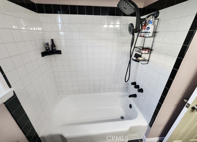 https://media.crmls.org/medias/077cb9a3-23c9-4bda-944d-21feec2555d3.jpg?preset=X-Large