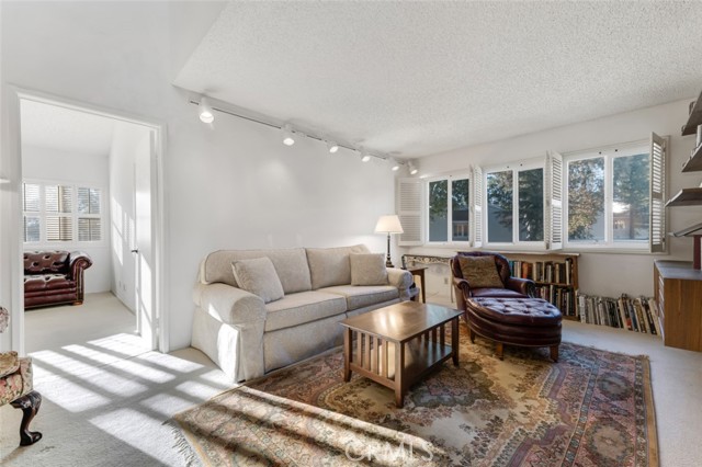 Detail Gallery Image 23 of 39 For 18200 Andrea Cir #6,  Northridge,  CA 91325 - 3 Beds | 2/1 Baths