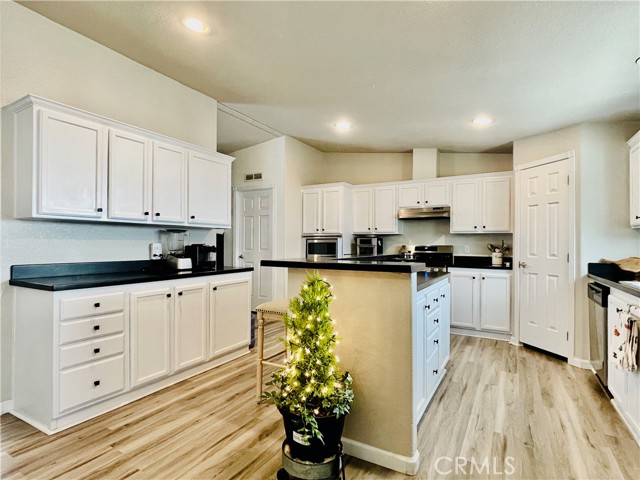 Detail Gallery Image 11 of 32 For 2816 Lebec Oaks Rd, Lebec,  CA 93243 - 4 Beds | 2 Baths