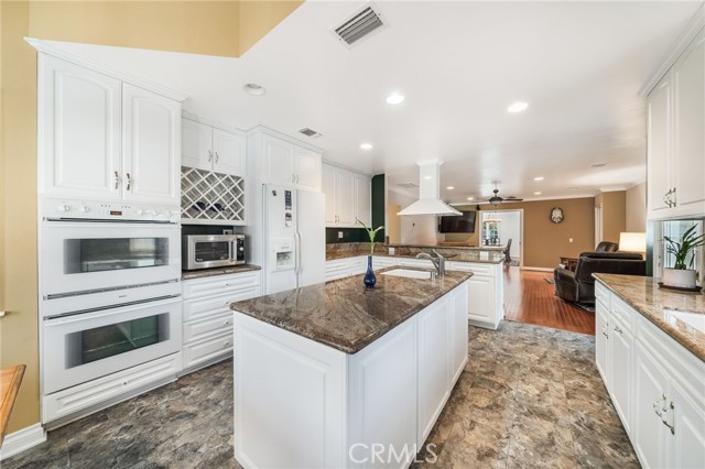 Detail Gallery Image 18 of 52 For 178 N Monterey Rd, Orange,  CA 92866 - 4 Beds | 4 Baths