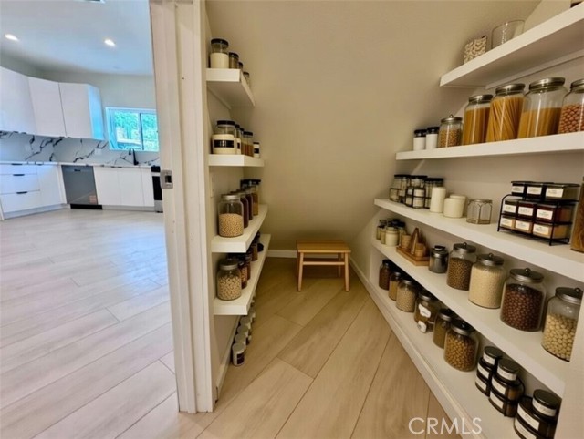 Detail Gallery Image 3 of 10 For 10787 Las Lunitas Ave, Tujunga,  CA 91042 - 2 Beds | 2 Baths