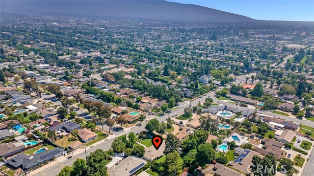 252 W 15th Street, Upland CA: https://media.crmls.org/medias/077e2446-eee2-4de2-bb55-a86741d3ea58.jpg