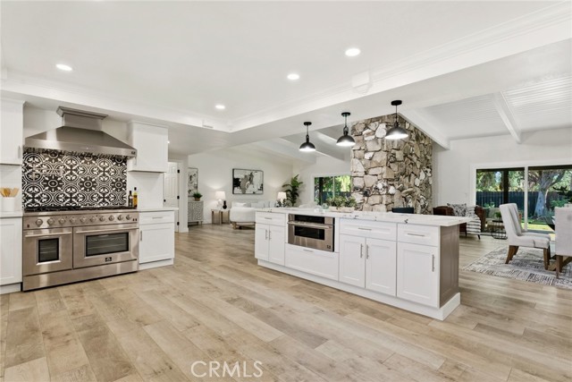 Detail Gallery Image 14 of 45 For 6020 Neddy Ave, Woodland Hills,  CA 91367 - 5 Beds | 3 Baths