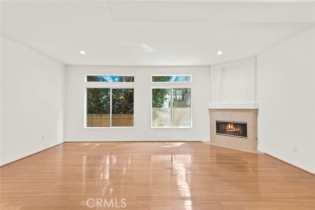 14819 Magnolia Boulevard, 11 photo 4