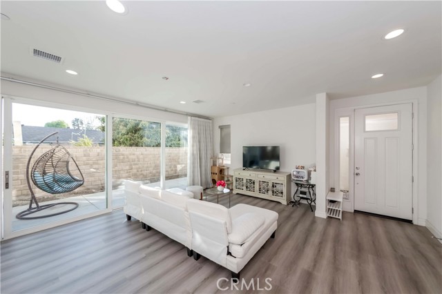 Detail Gallery Image 10 of 29 For 13810 Cameron Ct, Baldwin Park,  CA 91706 - 4 Beds | 2/1 Baths