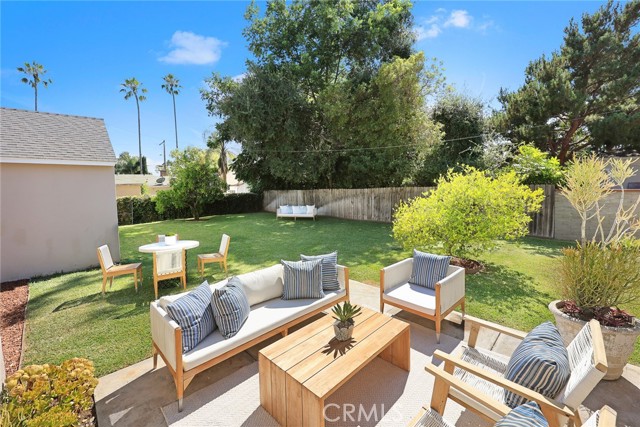 852 E Howard Street, Pasadena CA: https://media.crmls.org/medias/077fe673-2002-4b15-96da-1d5fa8669646.jpg