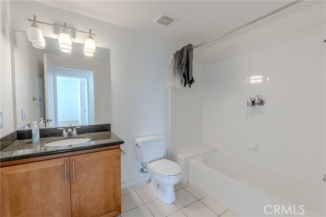 Detail Gallery Image 19 of 38 For 411 W Seaside Way #204,  Long Beach,  CA 90802 - 2 Beds | 2 Baths