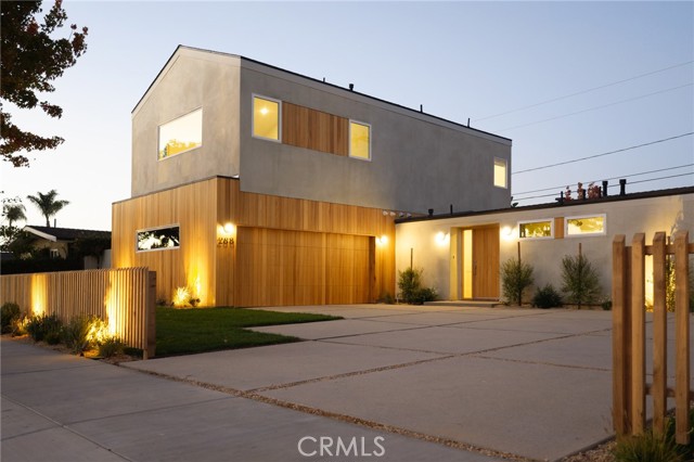 4 Bed Home for Sale in Costa Mesa, California