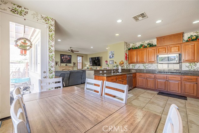 37137 Firethorn Street, Palmdale CA: https://media.crmls.org/medias/0781024b-4500-4a74-876e-06142cd3d676.jpg