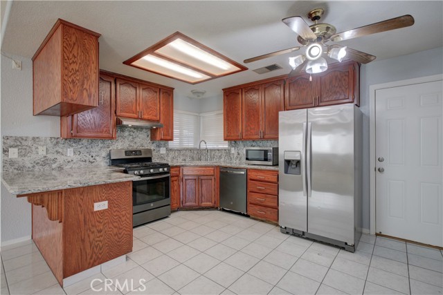 Detail Gallery Image 3 of 17 For 2341 Mesquite Ct, Merced,  CA 95348 - 4 Beds | 2 Baths