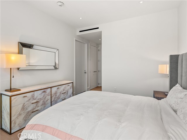 211 W Elm Court, Los Angeles CA: https://media.crmls.org/medias/07832b5e-1e56-47e5-adaa-488d56936393.jpg