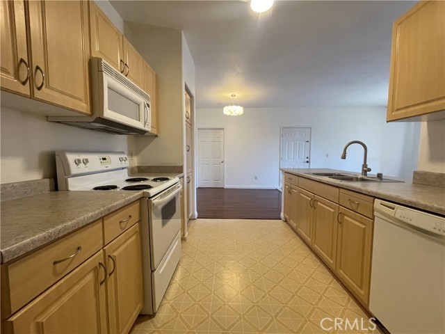 24909 Madison Avenue, Murrieta CA: https://media.crmls.org/medias/07834a0f-5857-49d9-b3c1-02e60a7bc215.jpg