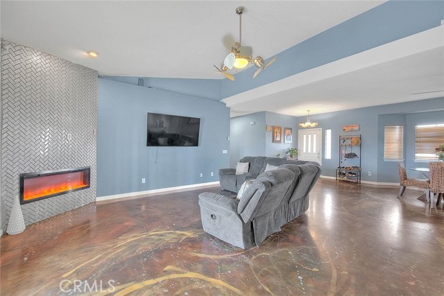 Detail Gallery Image 13 of 75 For 11077 Valle Vista Rd, Phelan,  CA 92371 - 5 Beds | 3/1 Baths