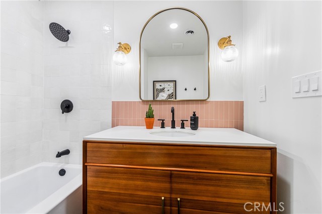 5309 E Appian Way, Long Beach CA: https://media.crmls.org/medias/078581a4-2f6c-4edd-8fdb-f9e502685e8d.jpg