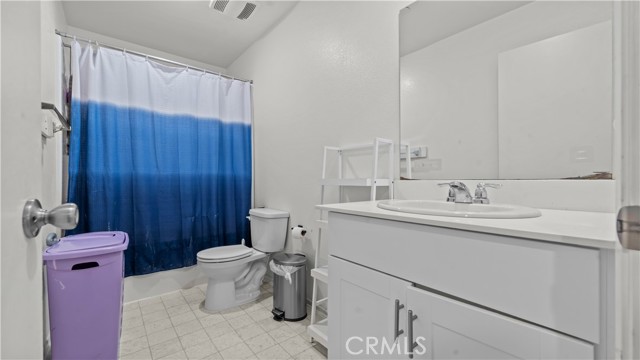 Detail Gallery Image 10 of 18 For 15979 Shawnee, Victorville,  CA 92394 - 4 Beds | 2/1 Baths
