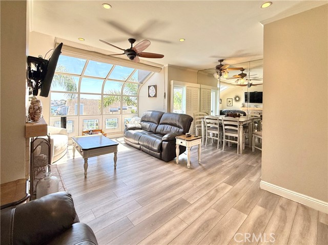 Detail Gallery Image 3 of 28 For 16065 Surprise Ln, Huntington Beach,  CA 92649 - 3 Beds | 3 Baths