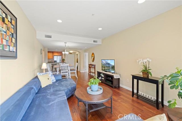 Detail Gallery Image 11 of 45 For 6800 Corbin Ave #104,  Reseda,  CA 91335 - 2 Beds | 2 Baths