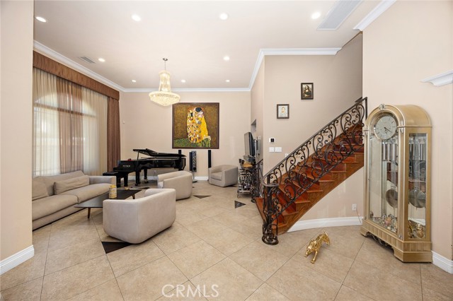 Detail Gallery Image 15 of 63 For 10610 Oak Tree Way, Sunland,  CA 91040 - 5 Beds | 4 Baths