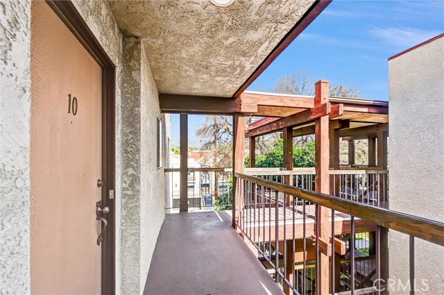 Detail Gallery Image 3 of 36 For 1304 Stanley #10,  Glendale,  CA 91206 - 3 Beds | 2 Baths