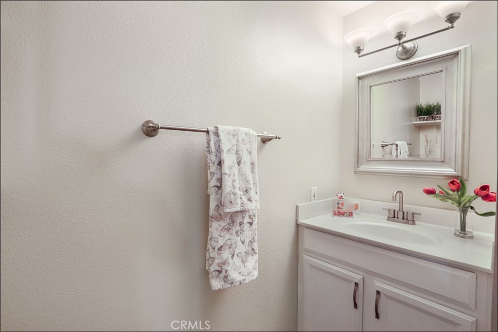https://media.crmls.org/medias/078bf97e-e035-403e-b936-27b4c500ae56.jpg?preset=X-Large