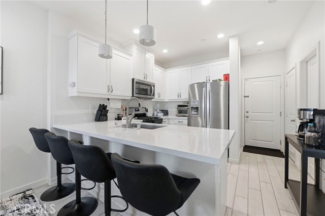 Detail Gallery Image 10 of 39 For 4156 Sitio Cielo, Oceanside,  CA 92057 - 3 Beds | 2/1 Baths