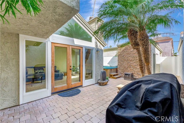 626 9th Street, Huntington Beach CA: https://media.crmls.org/medias/078cac58-f064-4833-877e-33672412b6b1.jpg